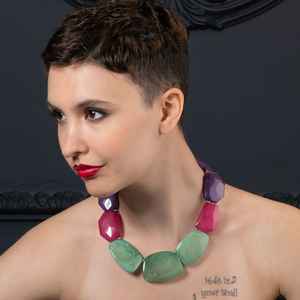 Collier tendance en résine avec finition artistique créative, bijoux légers et confortables, idéal pour le quotidien et les fêtes - Product Image 5