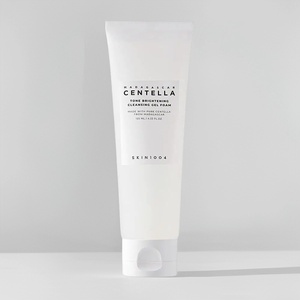 SKIN1004 <span class=keywords><strong>Gel</strong></span> <span class=keywords><strong>Moussant</strong></span> <span class=keywords><strong>Nettoyant</strong></span> Éclaircissant à la Centella de Madagascar 125ml – Doux, Contrôle du Sébum, Nettoyage en Profondeur & Éclat de la Peau - Product Image 1