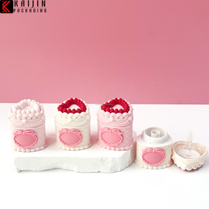 กระปุกใส่ลิปบาล์มรูปเค้กและตลับลิปสติกพร้อมกระจกและแปรง ดีไซน์น่ารักแบบกำหนดเองได้ บรรจุภัณฑ์พกพาสุดหรูสำหรับเป็นของขวัญสำหรับสาวๆ - Product Image 2