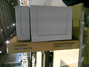 บานตู้ครัวไม้เบิร์ชสีเทาเชคเกอร์สมัยใหม่ พร้อมแผ่นไม้อัด รุ่น BWB18 - Product Image 1