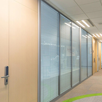 Cloisons de bureau acoustiques modernes avec porte en verre insonorisée modulaire pour école, hôpital, villa, séparation optimale de l'espace de travail
