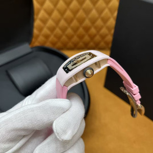 Une montre mécanique automatique en caoutchouc, squelette, sertie de diamants et de moissanite, avec boîtier en céramique, nouvelle tendance de la mode, 26 ans de tradition. - Product Image 5