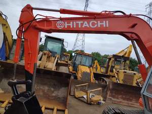 Mini-excavatrice sur chenilles Hitachi EX60-1 d'occasion en bon état, capacité de la benne de 0,8 m³ - Product Image 3