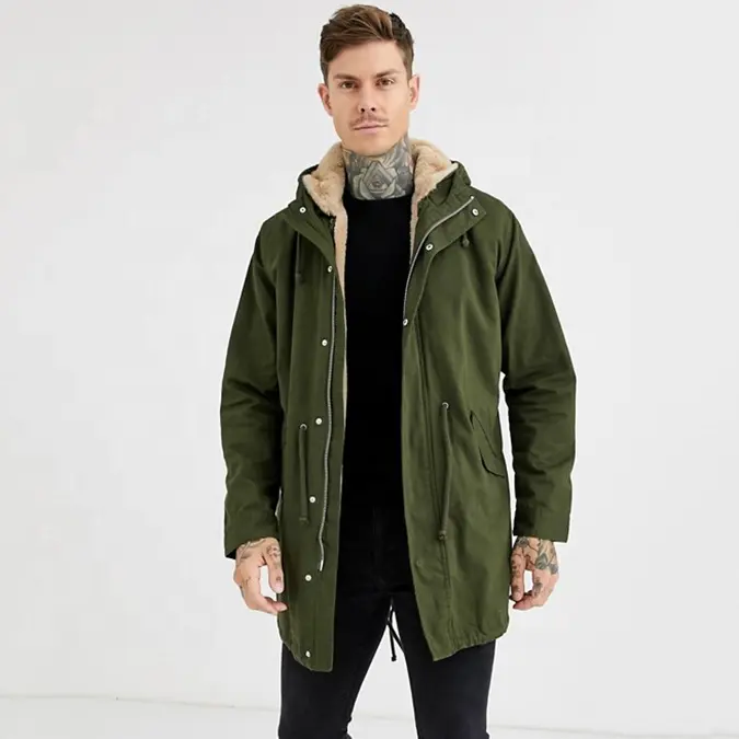 पुरुषों Parka जैकेट OEM फैक्टरी थोक फैशन Hooded डिजाइन सर्दियों अशुद्ध फर अस्तर के साथ 100% कपास सफारी जैकेट आकस्मिक