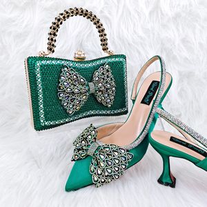 Chaussures pour femmes à bout pointu avec nœud entièrement orné de diamants et sac de soirée assorti, style européen et américain, ensemble prêt à expédier - Product Image 1
