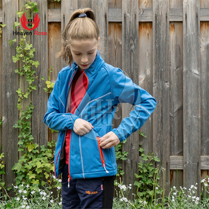 Veste softshell personnalisée de couleur verte pour enfants Vêtements de sports d'hiver imperméables avec poignets réglables - Product Image 6