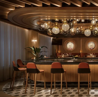 Banquette incurvée en PU, chaise de salle à manger en bois courbé, table ronde sur piétement blanc pour restaurant et bistro de luxe