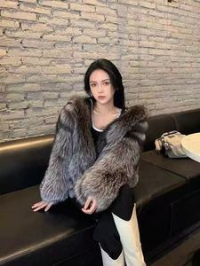 Cappotto Invernale da <span class=keywords><strong>Donna</strong></span> in Finta Pelliccia Stile Coreano, Antivento, con Cappuccio in Imitazione Pelliccia di Volpe, Caldo e Alla Moda - Product Image 4