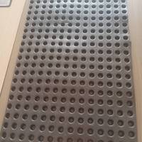 Planche de drainage en HDPE - Sous-couche haute résistance, résistante aux UV et à l'eau, écologique, garantie 5 ans et plus pour toits végétalisés et aménagements paysagers