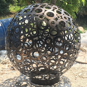 Sculpture d'art sphérique en acier inoxydable, design rond creux, décoration de jardin extérieur, élément paysager - Product Image 1