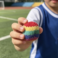 Sac en crochet tricoté à la main avec balles sensorielles en peluche, idéal pour les activités décontractées et les rassemblements