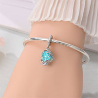 Breloques festives d'hiver en alliage de cuivre plaqué argent avec zircon, motifs bonhomme de neige, renne, flocon de neige et sapin de Noël, pour bracelets