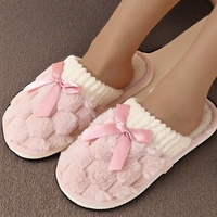 Sandal Rumah Kasual Wanita Nyaman Hangat dengan Lapisan Bulu Imitasi Sepatu Sandal Berbahan Katun yang Bernapas dan Lembut.