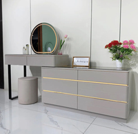 Table de maquillage moderne de luxe avec miroir LED et pieds en métal, bureau de maquillage avec tiroirs, meubles de chambre à coucher