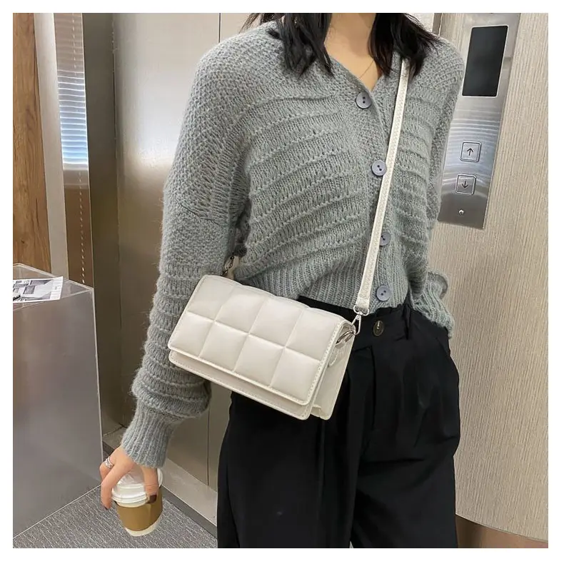 ladies solid color light weight crossbody bag 2021 Designer wholesale cheap women's single shoulder messenger bag