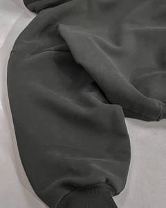 Sweat à capuche boxy personnalisé 100 % coton biologique avec molleton épais 520 g/m² et coupes courtes pour hommes – Vente en gros pour marques de streetwear - Product Image 2