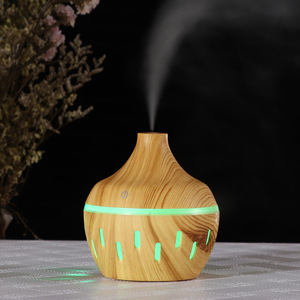 Humidificador con diseño de madera Huizhou de 300 ml, difusor de aroma con alimentación USB para uso doméstico - Product Image 3