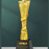Trophée scolaire en cristal avec gravure et design personnalisable pour les cérémonies de remise de prix, les compétitions et les occasions commémoratives