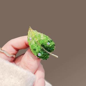 Cristal Verde Broche Folha Nicho de alta qualidade Design Sense Temperamento Corsage Broche - Product Image 3