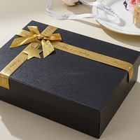 Boîte cadeau de parfum en carton rigide noir et blanc avec ruban en satin doré, nœud, étiquette étoile, logo personnalisé, emballage de luxe pour cosmétiques et parfums