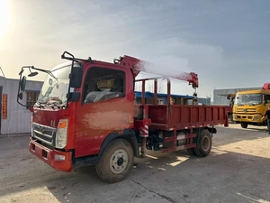 Grúa de Carga para Camión de 5T Confiable con Radio de Trabajo de 8.6m, Caja de Carga de 3.5m y Giro de 360° °   Rotación para Carga de Mercancías en Obras de Construcción - Product Image 1