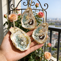 Ensemble de 3 ornements en coquille d'huître avec étoiles de mer et perles, faits à la main avec des coquillages naturels et une corde dorée
