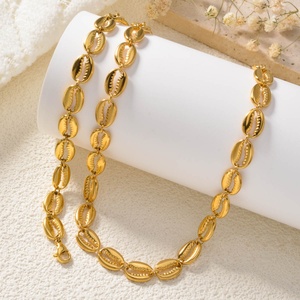 Collier vintage classique pour femme en acier inoxydable plaqué or, grains de café, occasions d'anniversaire, chaîne à maillons en forme de papillon - Product Image 2