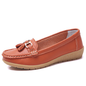 Zapatos de piel de vaca para madres de mediana edad y mayores, zapatos planos tipo beanie, suela suave, talla grande, zapatos de enfermera con tacón de cuña para primavera y otoño - Product Image 1