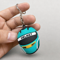 Porte-clés en caoutchouc PVC 3D personnalisé avec logo, casque de course simulé, breloque de sac souvenir, porte-clés promotionnel en forme de casque de moto