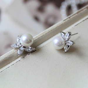 Eleganti Orecchini a Perno in Stile Coreano con Perle Finte e Motivi Floreali, Gioielli Chic Francesi Minimalisti per Donna, Uso Quotidiano e Regalo - Product Image 4