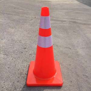 Trafik Konisi - 28 İnç Beyaz, Esnek PVC, Yüksek Görünürlük Güvenliği için Yansıtıcı Şeritli - Product Image 6