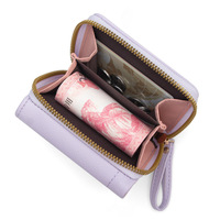 Dompet PU Pendek Wanita dengan Ritsleting, Tempat Kartu Bordir Hati, Pola Huruf, Banyak Slot Kartu, Dompet Koin Poliester