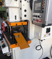 Coin de pliage TDF de marque OHA pour conduits rectangulaires, utilisé avec la machine à estamper les coins de bride de conduit HVAC