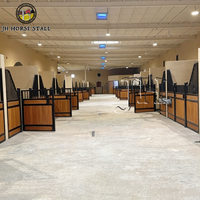 Portes de box pour chevaux en bambou modernes certifiées CE, kits de façades de boxes avec fenêtres et éclairage intégré