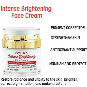 Crème Visage Éclaircissante Bio à la Vitamine C de Notre Marque, Hydratant Éclaircissant à la Busserole et à la <span class=keywords><strong>Tomate</strong></span> pour un Teint Uniforme - Product Image 3