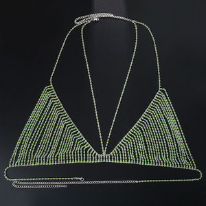 سلسلة صدر أوروبية أمريكية جديدة عصرية من سبيكة مطلية باللون الأخضر بتصميم نادي ليلي مثير ولامع مرصع بأحجار الراين - Product Image 6