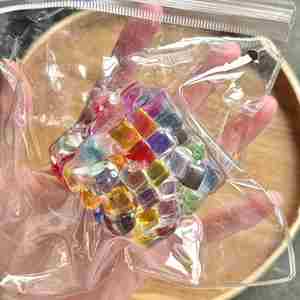 Jouet Squishy TPR Magic 5,5 cm en cubes multicolores glacés, anti-stress et décompression, cadeau pour enfants et adultes, pour une ambiance joyeuse - Product Image 1