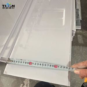 Panneau de plafond en <span class=keywords><strong>PVC</strong></span> de 8 <span class=keywords><strong>mm</strong></span>, plafond en <span class=keywords><strong>PVC</strong></span> <span class=keywords><strong>blanc</strong></span>, panneau de plafond en bois <span class=keywords><strong>PVC</strong></span>, carreaux de plafond imperméables pour la décoration - Product Image 3