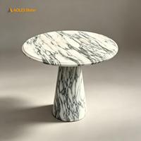 Table basse ronde en marbre veiné blanc et gris, style minimaliste moderne, idéale pour les salons de luxe et les zones de réception haut de gamme.