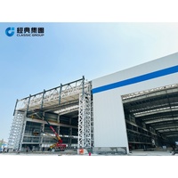 Taller/Almacén Moderno con Estructura de Acero y Puertas de Gran Apertura, Ideal para el Ensamblaje de Vehículos