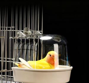 Baño para pájaros pequeños, transparente, para especies como el loro caracol, el loro de alas naranjas, el pavo real y el loro tigre. - Product Image 4