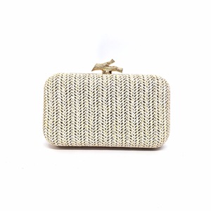 Pochette de soirée élégante et luxueuse en paille naturelle avec fermoir en forme de brindille pour femme, idéale pour les occasions formelles - Product Image 3