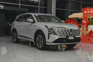 Nouveau Changan CS75 Plus : Véhicule de tourisme intermédiaire durable et avancé avec spécifications globales standard pour le commerce transfrontalier - Product Image 4