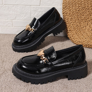 Plus Size Thick Sole Autumn Chain Flats Women's British Style Chunky Heels Slip-on Small Leather Shoes - Product Image 6