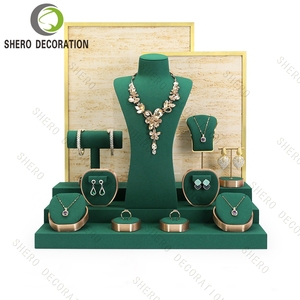 Set de Exhibición de Joyería de Microfibra Verde con Marco Metálico, Soporte Personalizado con Logotipo para Collares, Pendientes y Anillos - Product Image 6