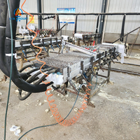 Ligne de production de pierres de construction en PU, machine à mousser automatique contrôlée par PLC avec moteur de pompe pour la décoration murale en pierre artificielle