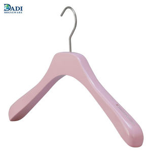 Perchas <span class=keywords><strong>de</strong></span> <span class=keywords><strong>Madera</strong></span> <span class=keywords><strong>Originales</strong></span> <span class=keywords><strong>de</strong></span> Fábrica OEM ODM Personalizables, Múltiples Opciones <span class=keywords><strong>de</strong></span> Color, Alta Calidad para Exhibición en Boutiques - Product Image 1