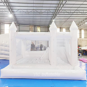 Château gonflable blanc pour mariage avec toboggan et piscine à balles pour location événementielle - Product Image 4