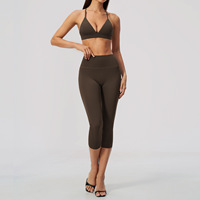 Ensemble de yoga et pilates personnalisé pour femmes avec logo, soutien-gorge de sport croisé et pantalon/short taille haute respirant, vêtements de sport en gros