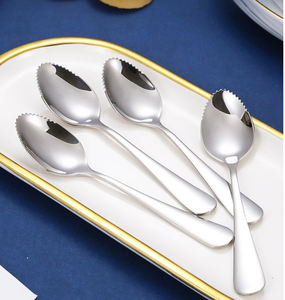 Cuillère à fruits en acier inoxydable 304 DFB0310, cuillère dentée pour bébé, cuillère à repousser les aliments pour bébé, cuillère à éplucher les pommes pour bébé - Product Image 1